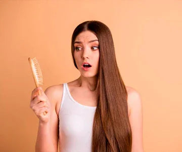 Сезоне випадіння волосся: що це і як з цим боротися?