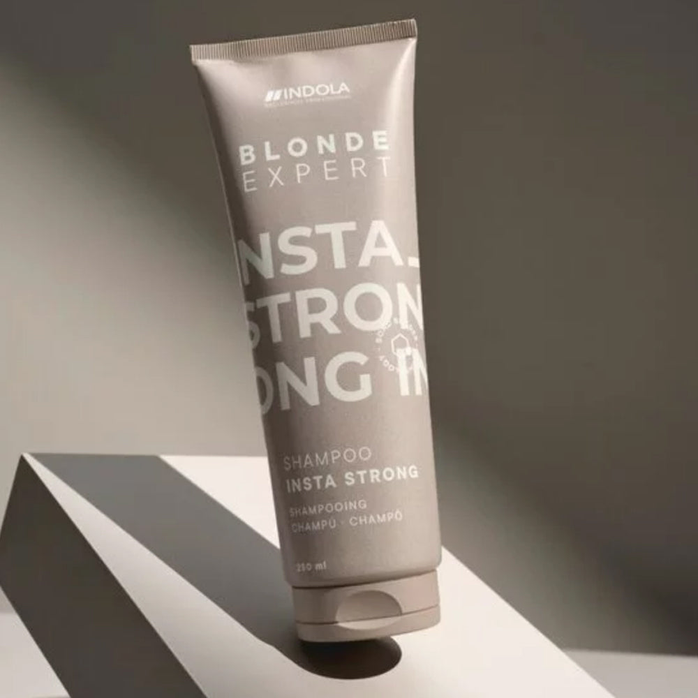 Шампунь для живлення волосся всіх типів кольору блонд - Indola Blonde Expert Insta Strong Shampoo