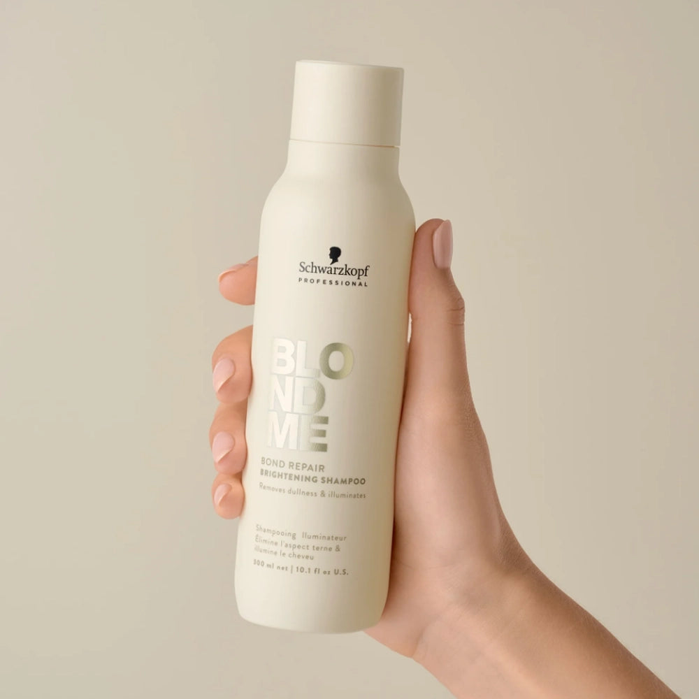 Шампунь для візуального освітлення волосся - Schwarzkopf Professional BlondMe